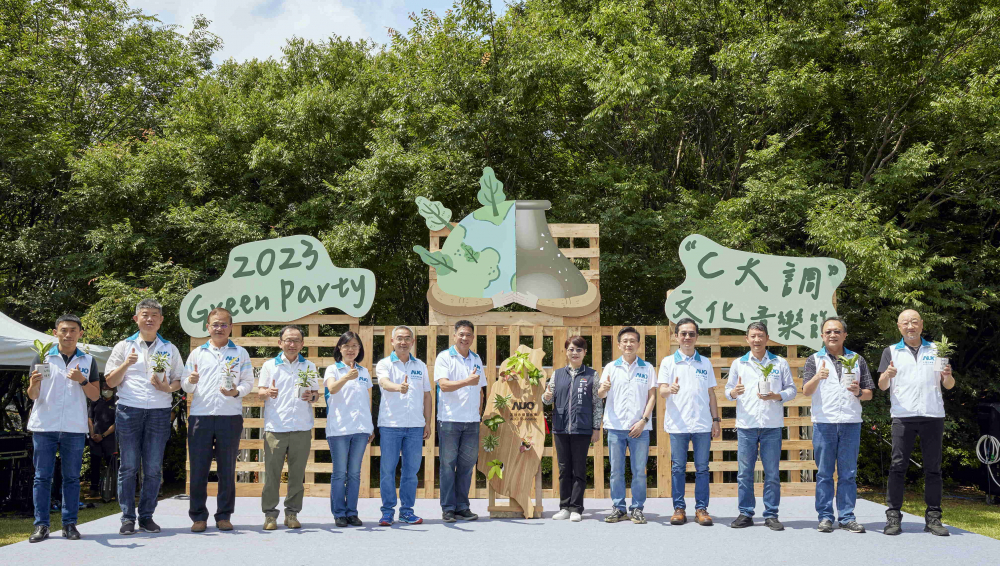 友達光電攜手供應商夥伴及台中市政府，共同倡議及推廣加樹減塑、節能減碳的淨零綠生活