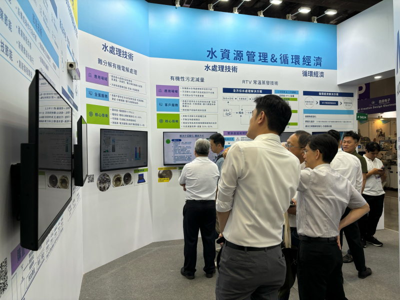 友達以深厚的智慧製造經驗發展永續戰略，積極延伸價值鏈，轉化成可供外界使用的綠色智慧服務，進軍SEMICON Taiwan 2024，提供半導體產業鏈打造AI世代的永續即戰力。