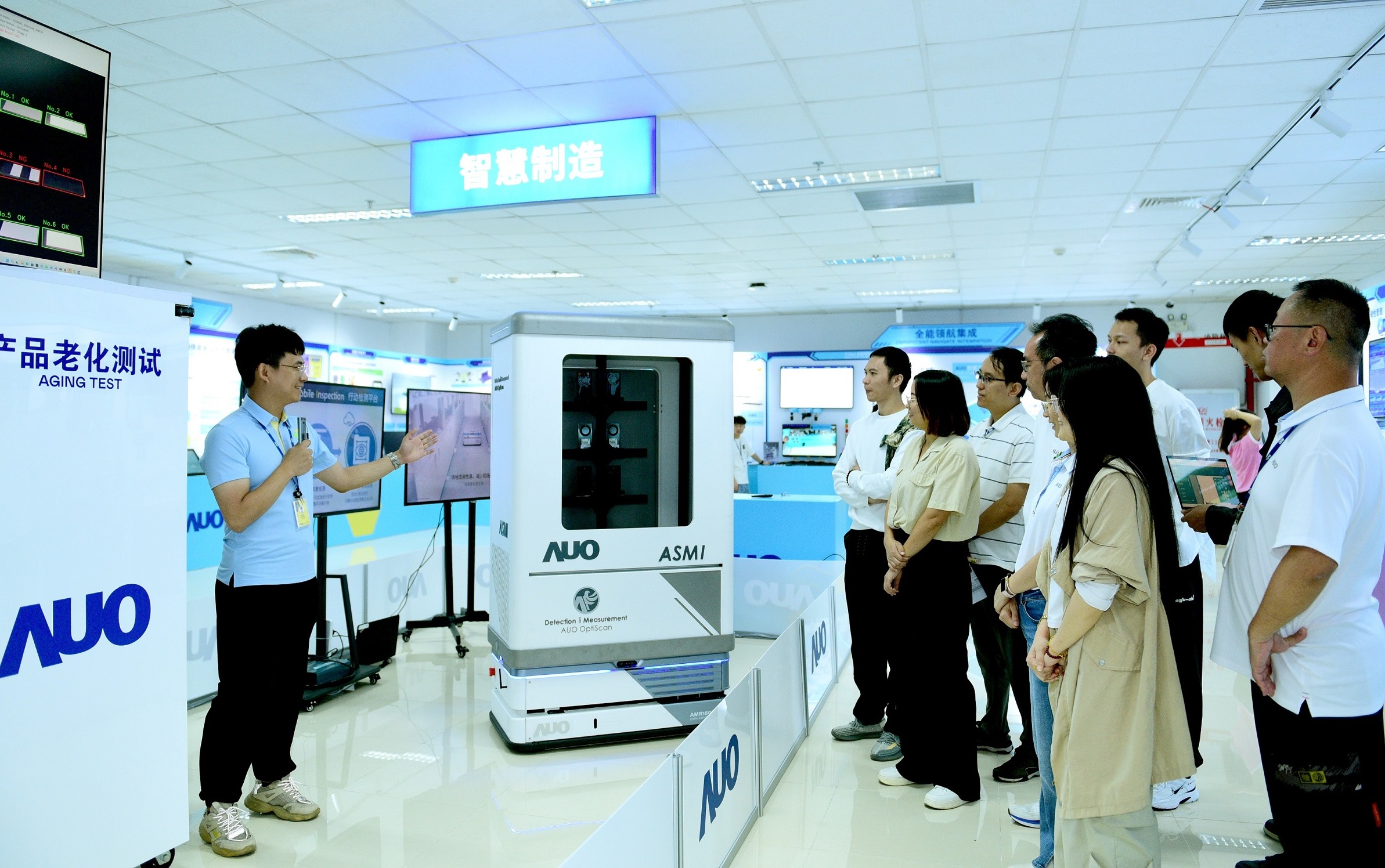 友達廈門將5G+ABC技術串聯生產管理全流程，打通研發、採購、生管、製程、設備、品質等產品全生命週期製造流程，完成數位化設計、智慧供應鏈、智慧座艙、全流程設備管理、資料驅動優化、智慧線上檢測、智慧品管等自我調整生產模式升級